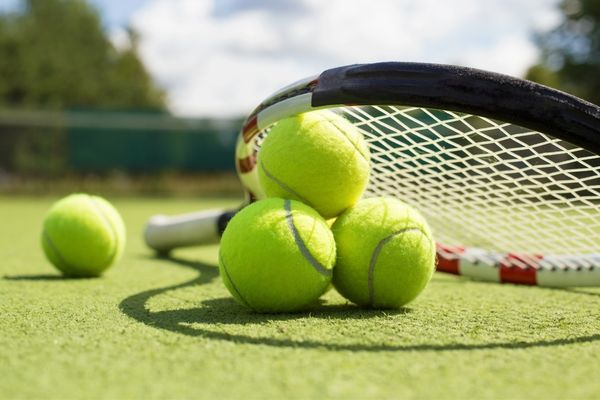 Tennis racket with 3 tennis balls for Wimbledon Ladies' Final