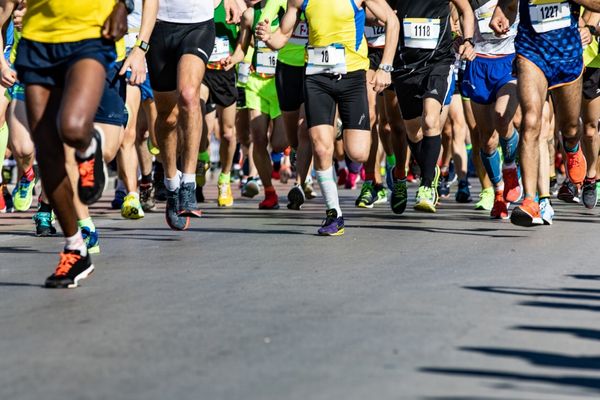 Image of people running in a marathon for Dublin Marathon