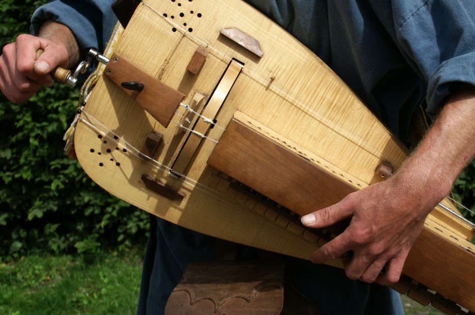 A hurdy gurdy for Uncommon Instruments Day